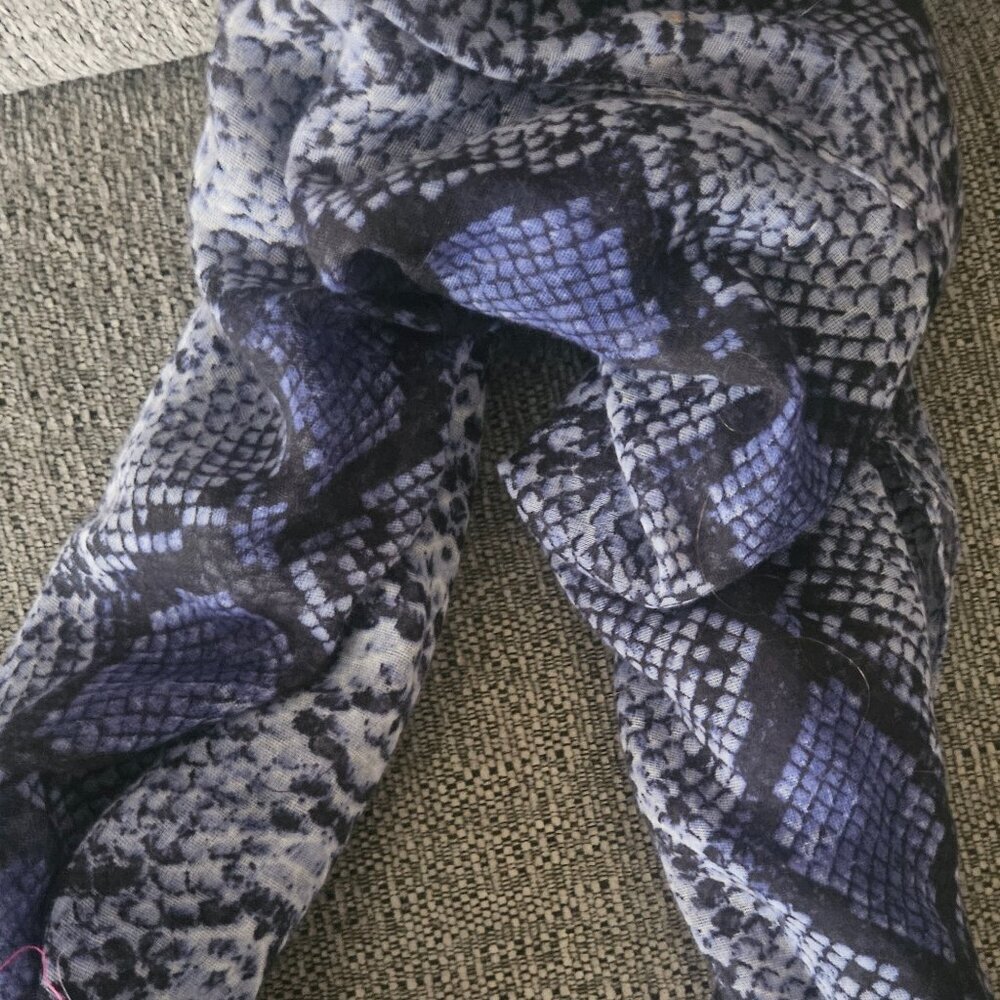 Gorgeous infinity royal blue black snakeskin lightweight Geometric Boho scarf